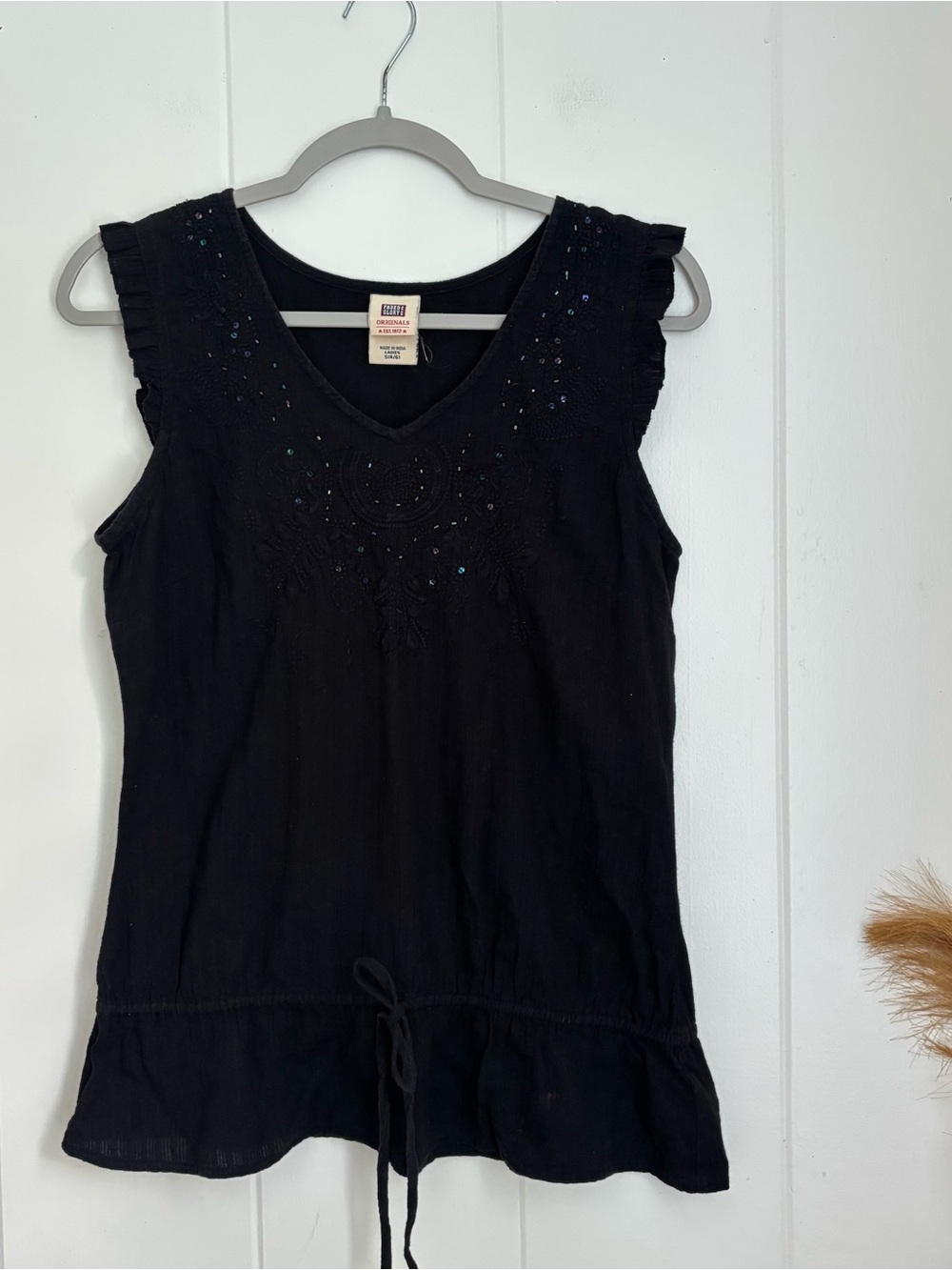 Vintage Faded Glory Black Beaded V-Neck Sleeveless Top